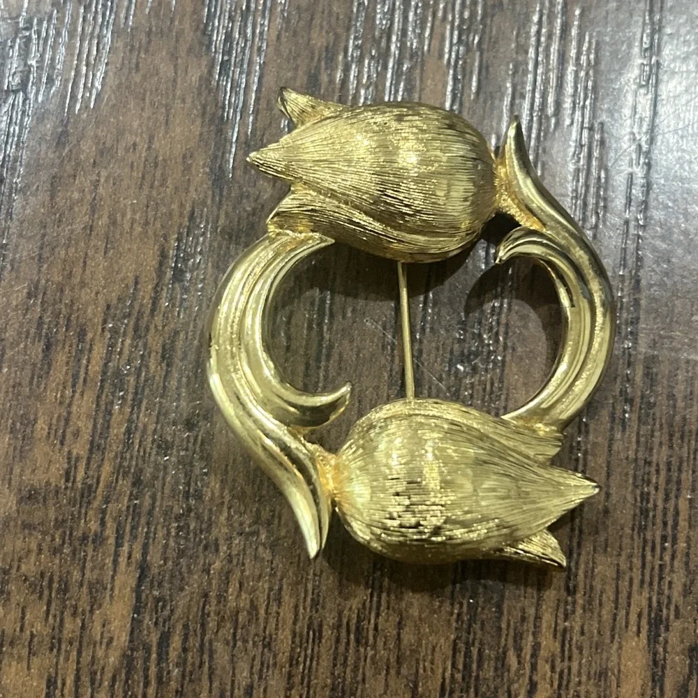 Monet Gold Tone Double‎ Tulip Flower Floral Pin/Brooch Signed Vintage